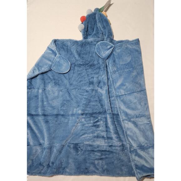 pillowfort  pom hooded blanket. - Picture 10 of 10